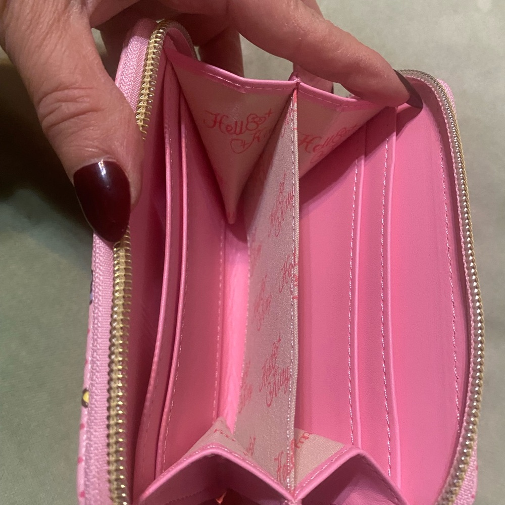 NWOT Hello Kitty Pink Hearts Zip Around Wallet - Picture 3 of 4